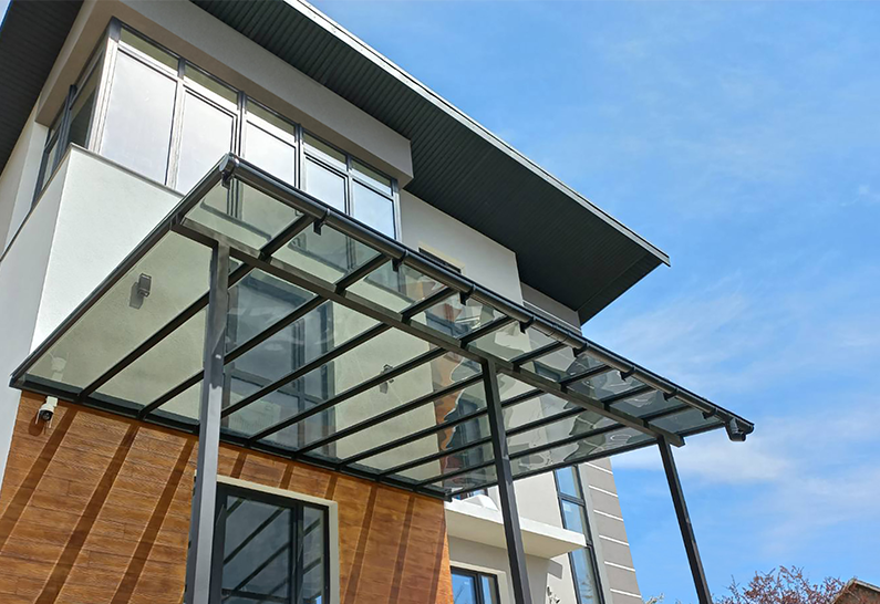 Outdoor living area beneath clear EZ Glaze roofing panels
